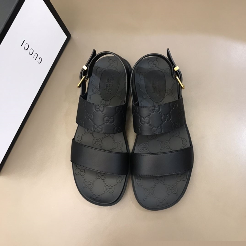 G*u*i slippers